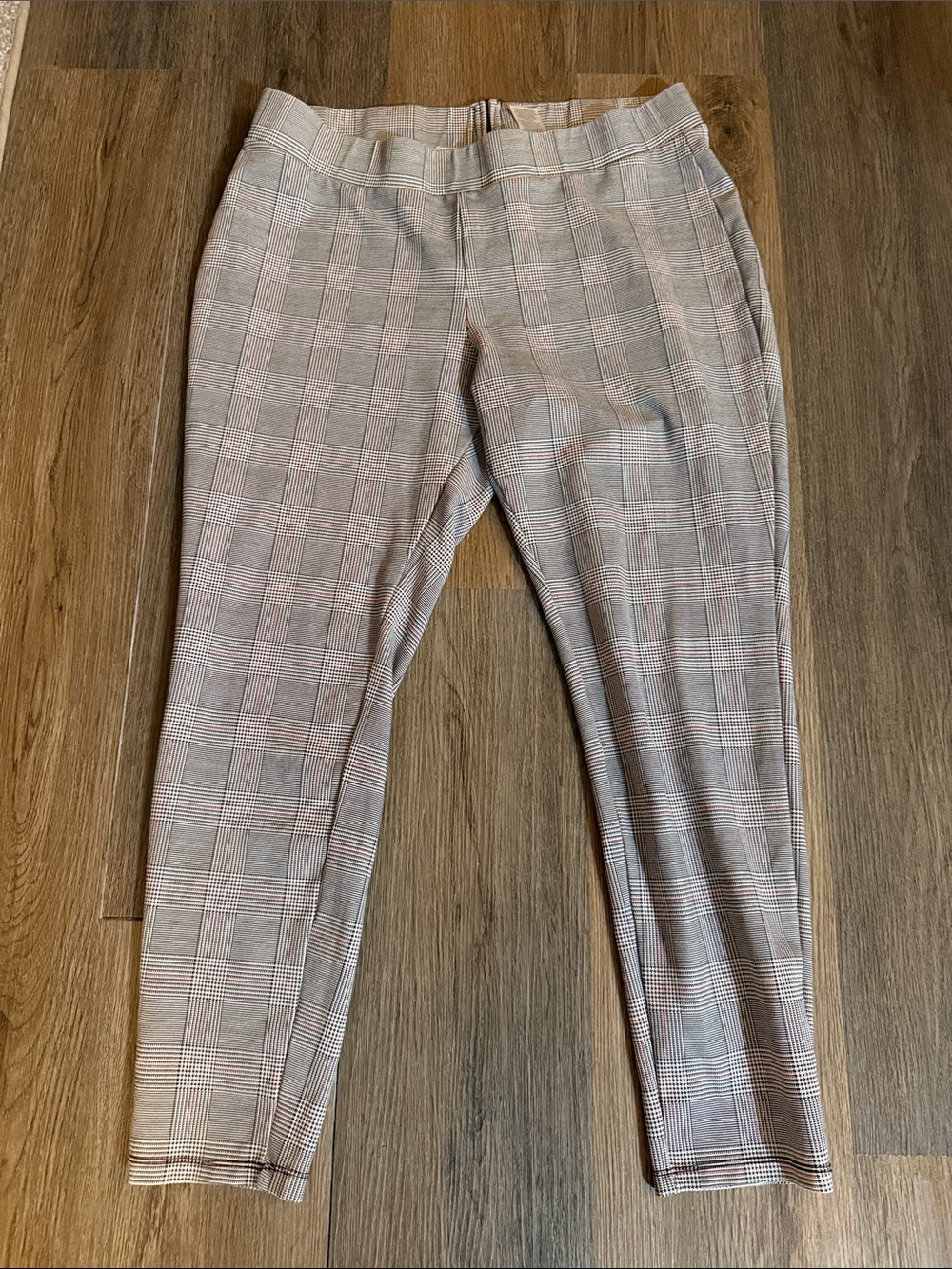 Time and Tru Women’s Gray Plaid Tapered Pants